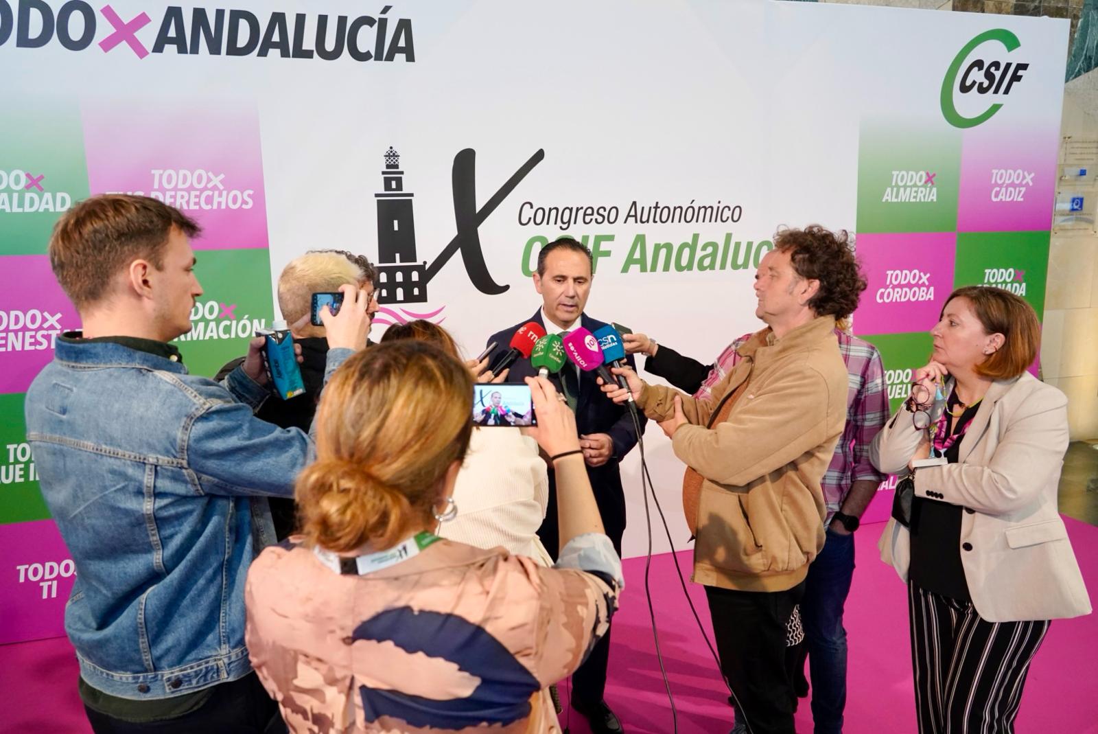 Germán Girela atiende a los medios en el IX Congreso Autonómico de CSIF Andalucía
